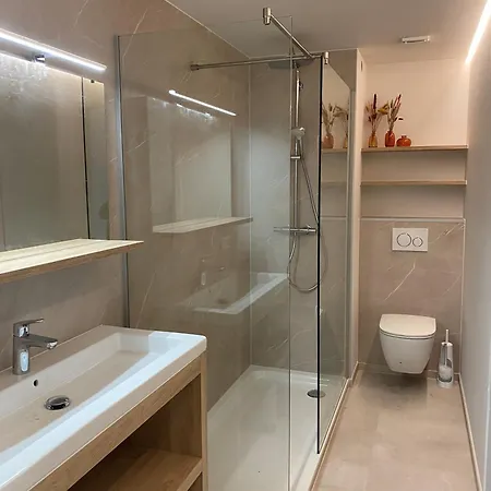 מלון Louisa